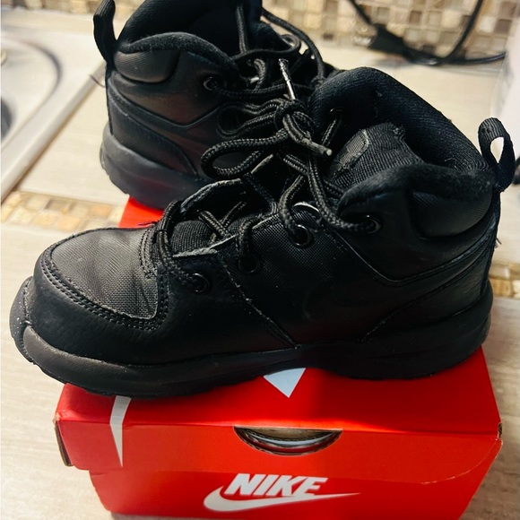 Black Nike Winter boots - Picture 4 of 4